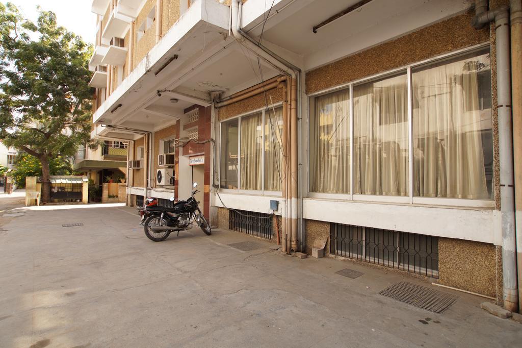 Lloyds Serviced Apartments, Near Music Academy Chennai Bagian luar foto