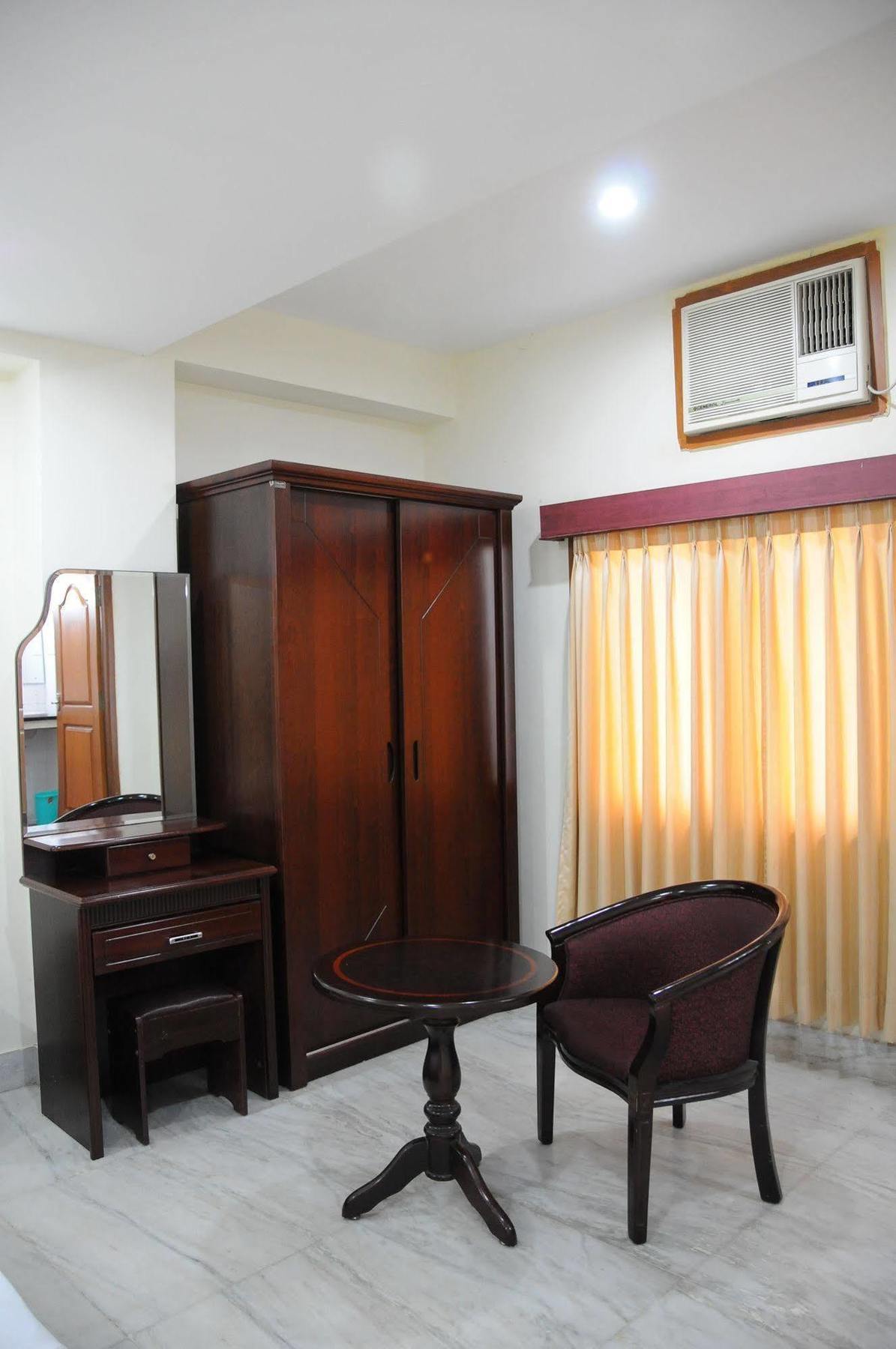 Lloyds Serviced Apartments, Near Music Academy Chennai Bagian luar foto